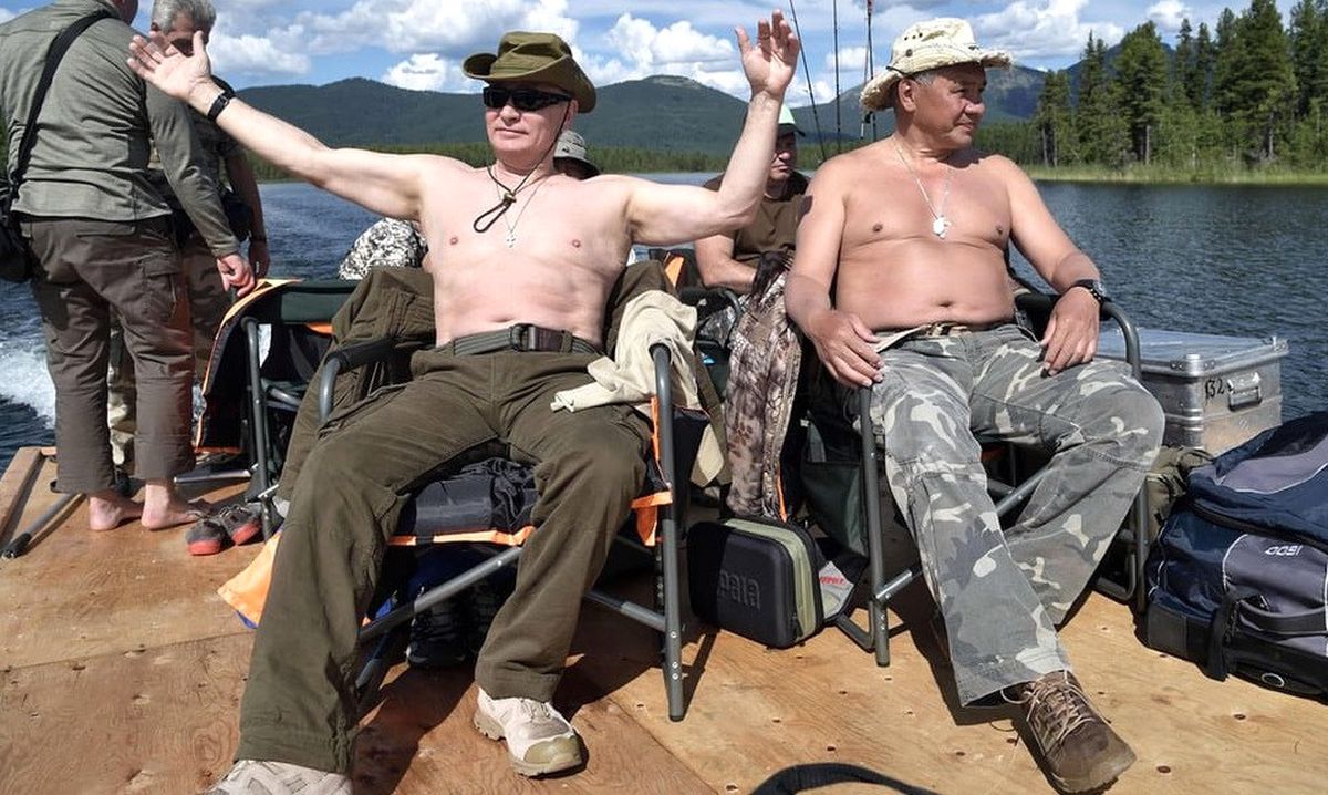 Tatile Çıkan Putin'in Formda Görüntüsü Sosyal Medyayı Salladı