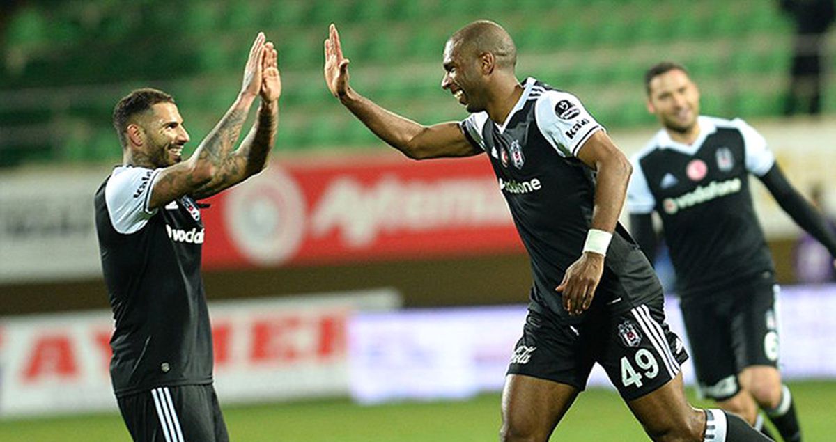 Beşiktaş'ta Lens'in Transferinin Ardından Ryan Babel'e Yol Göründü