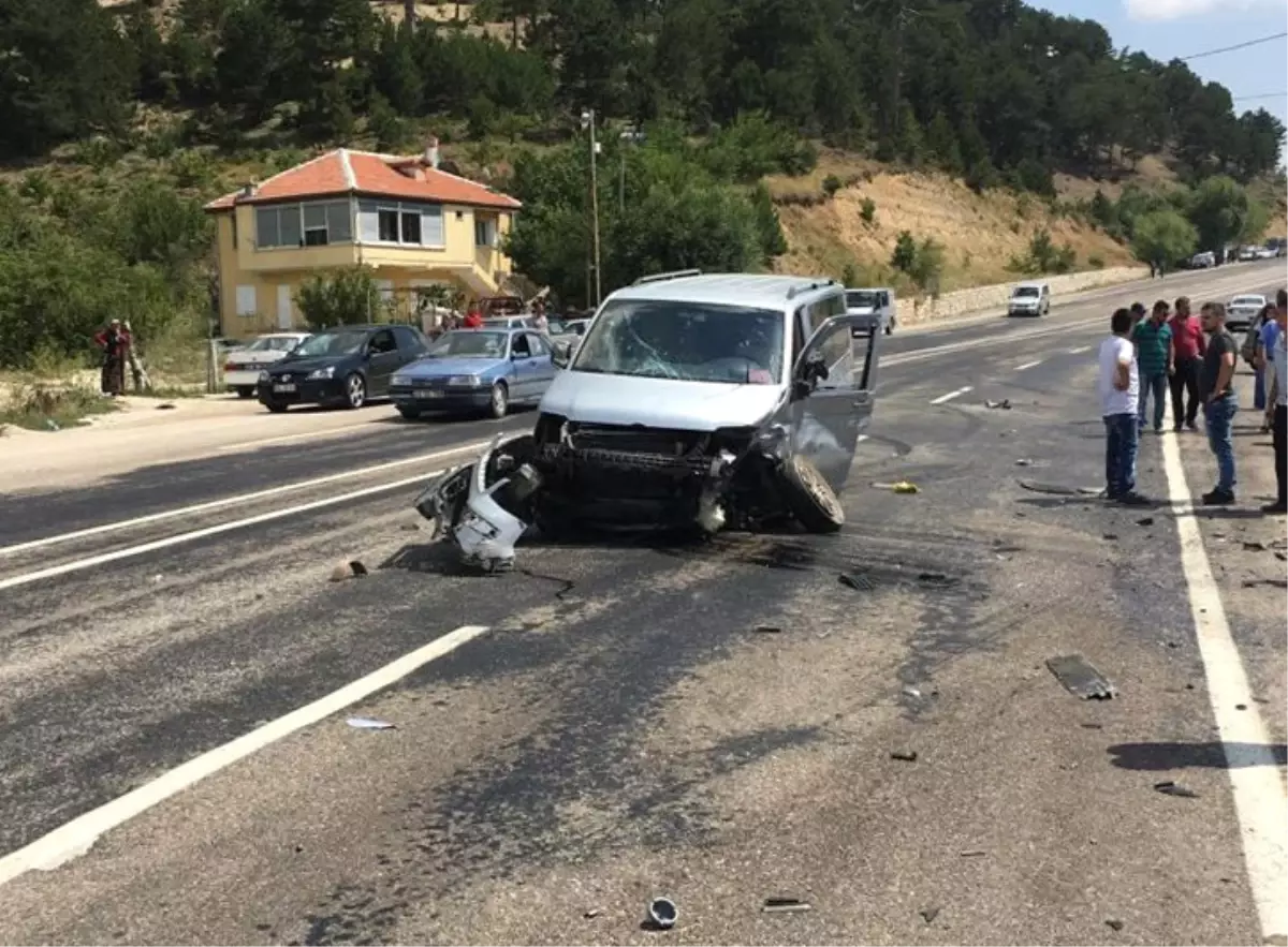 Karaman'da Trafik Kazası: 6 Yaralı