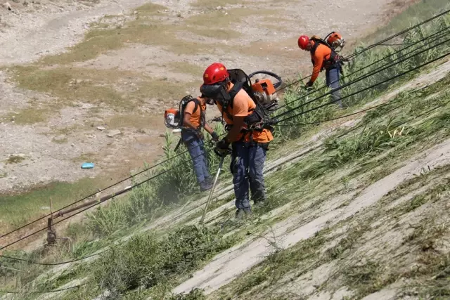 Asi Nehri'nin Duvar Kısımları HBB Ekipleri Tarafından Temizlendi