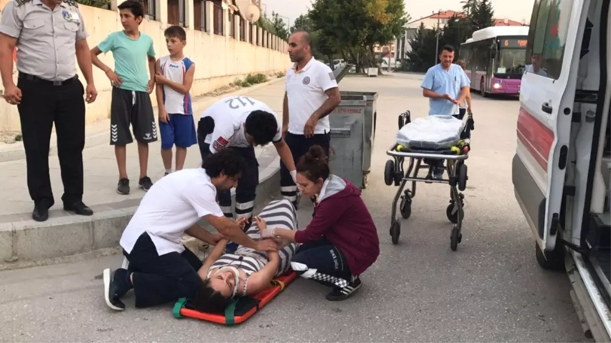 Otomobil Yayaya Çarptı: 1 Kişi Yaralandı