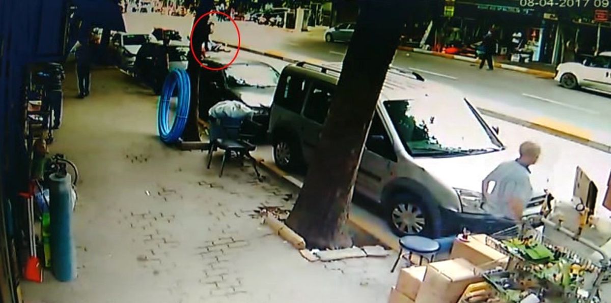 Araçlara Vurup Kaçan Alkollü Sürücüyü, Vatandaşlar Yakalayıp Linç Etti