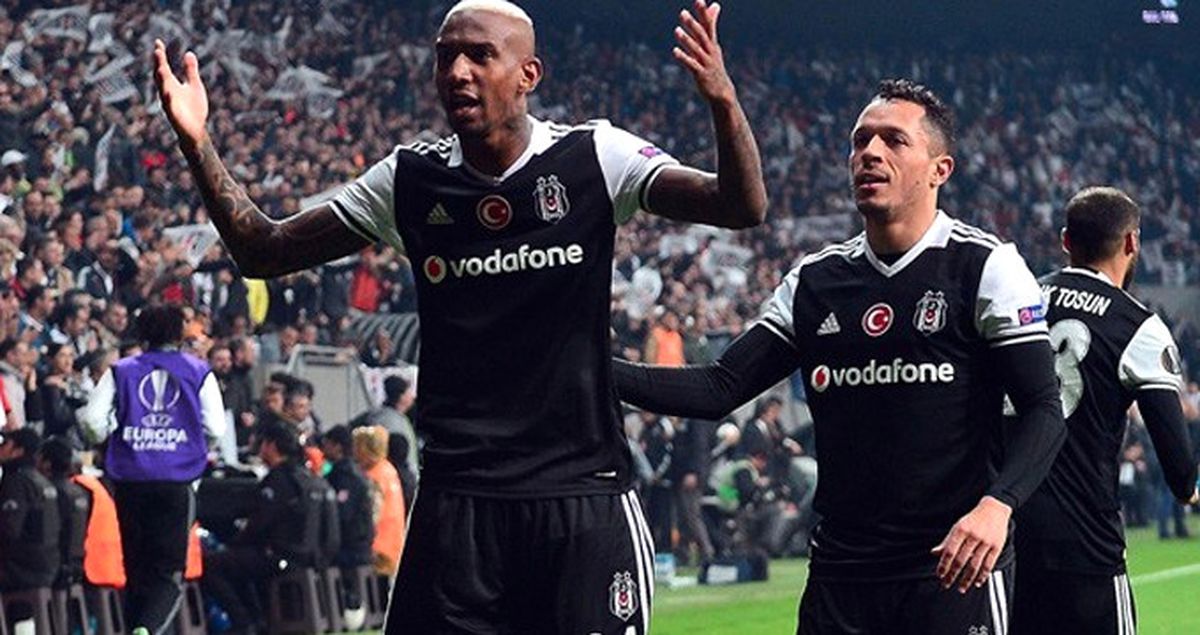 Beşiktaş'ta Adriano, Son İdmanda Sol Kasığından Sakatlandı