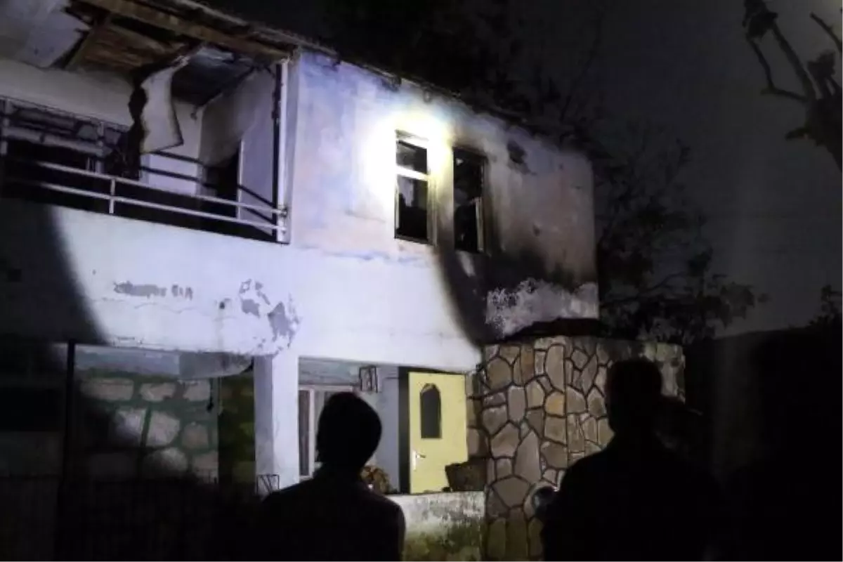 Bingöl'deki Yangında 2 Ev Kullanılamaz Hale Geldi