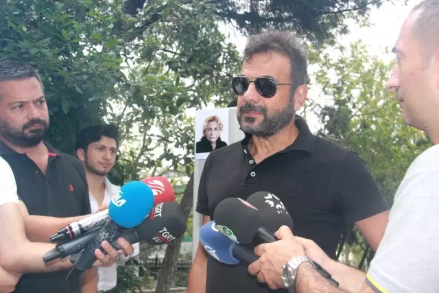 Çolpan İlhan, Atilla İlhan'ın Sanki Bir Şiirinden Çıkmış Gibi' Çolpan İlhan, Atilla İlhan'ın Sanki Bir Şiirinden Çıkmış Gibi'