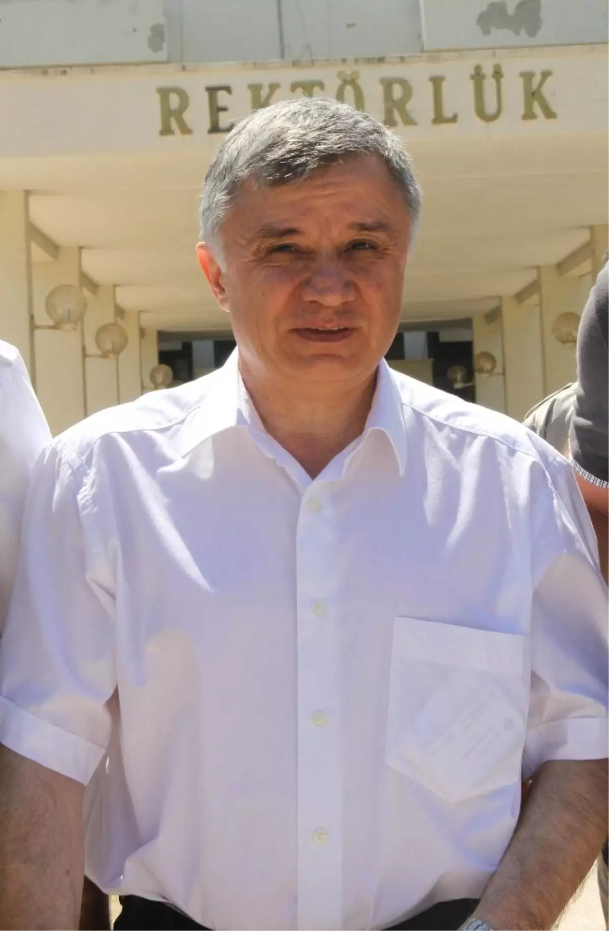 Emekli Olan Profesörün Ardından Davul Çaldıran Eski Rektör 5 Bin Lira Tazminat Ödeyecek