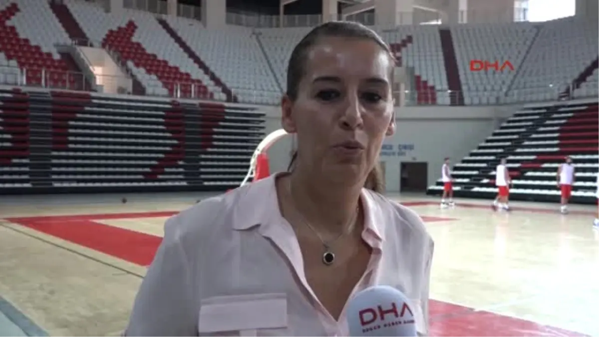 Erkek Basketbol Takımına Kadın Genel Menajer
