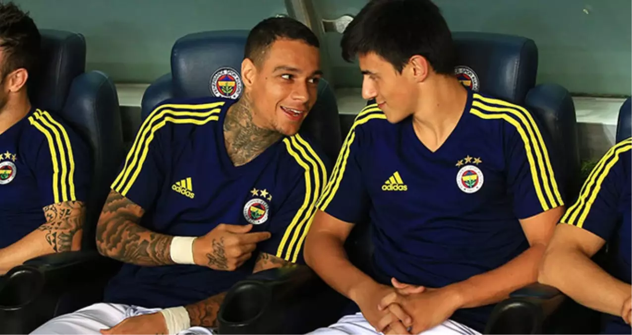 Fenerbahçeli Taraftarlar, Affedilen van der Wiel'i Yuhaladı