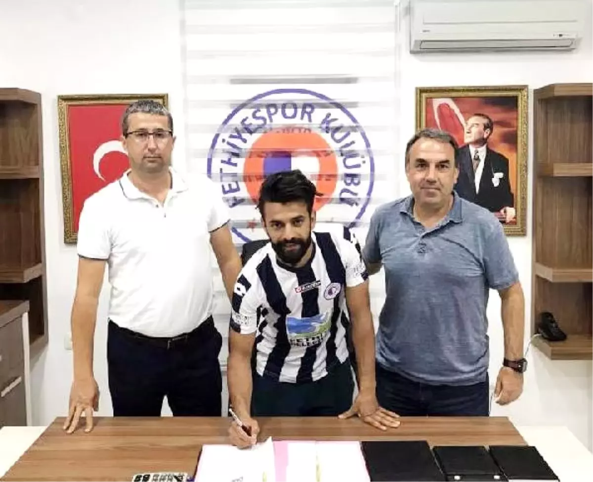 Fethiyespor Emrullah'la Anlaştı