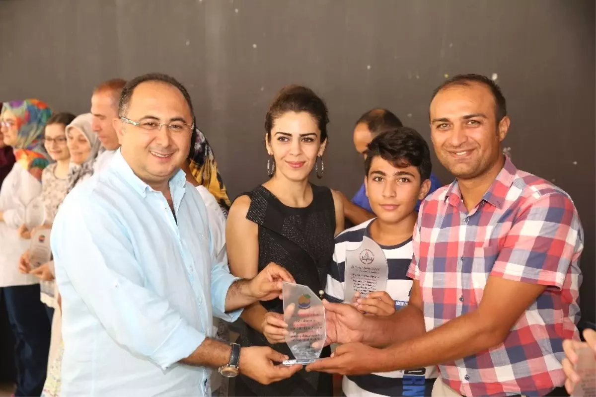 Finikeli Başarılı Öğrenciler Ödüllendirildi