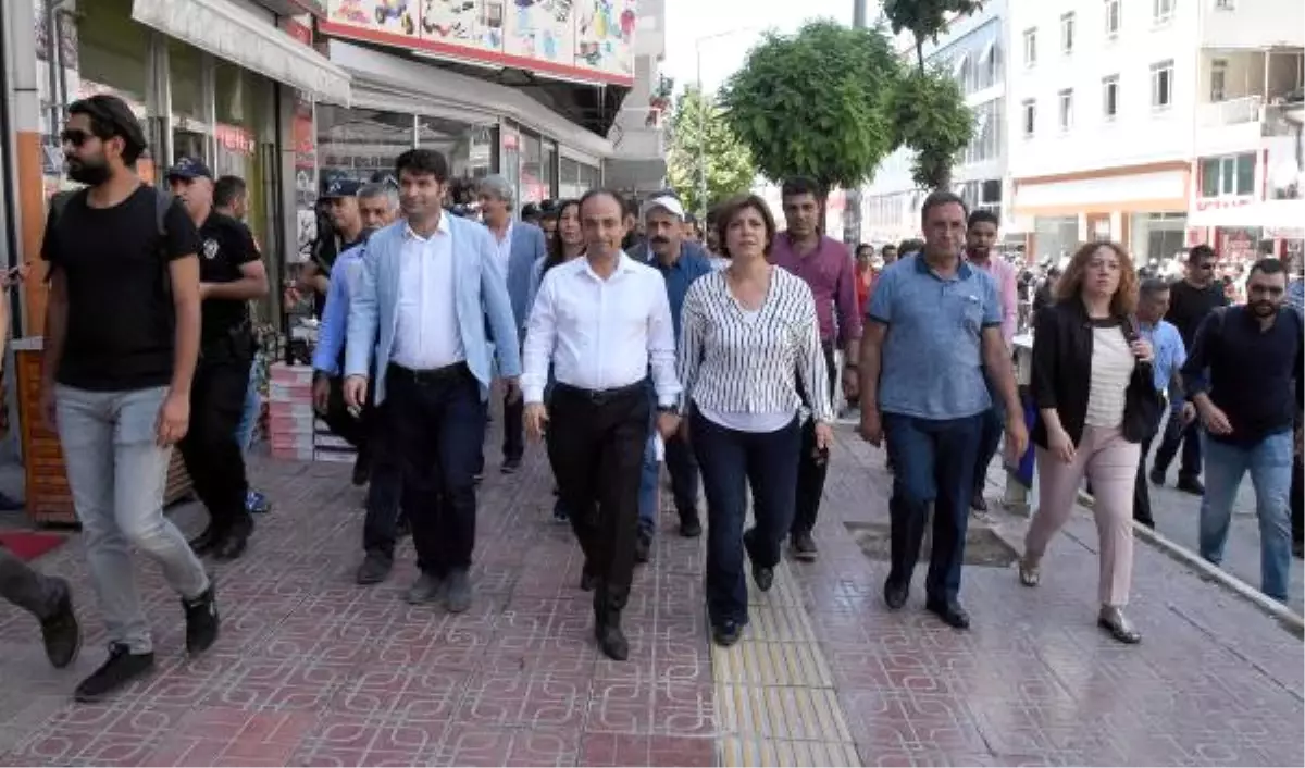 Hdp'nin 'Vicdan ve Adalet Nöbeti' Van'da Başladı