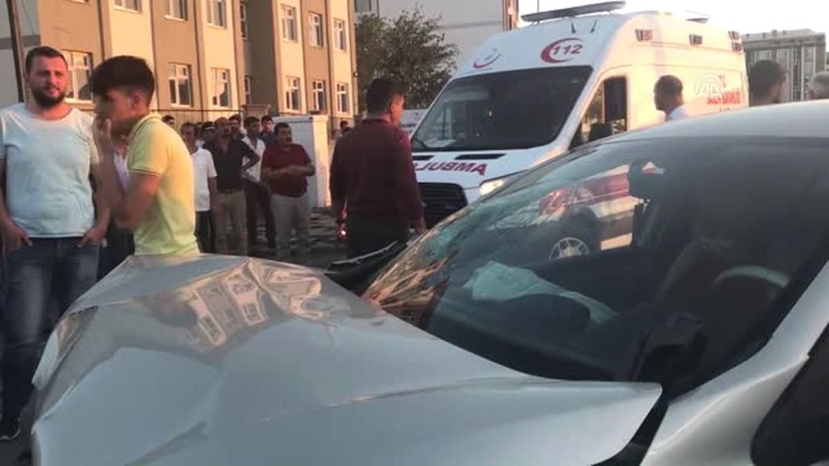 İşçi Servisi ile Otomobil Çarpıştı: 15 Yaralı