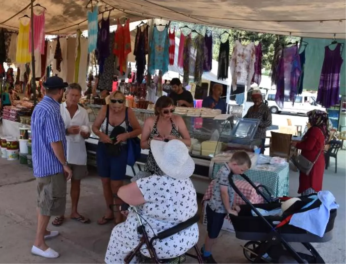 Pazarcı Esnafı Turistler Sayesinde İngilizce Öğrendi