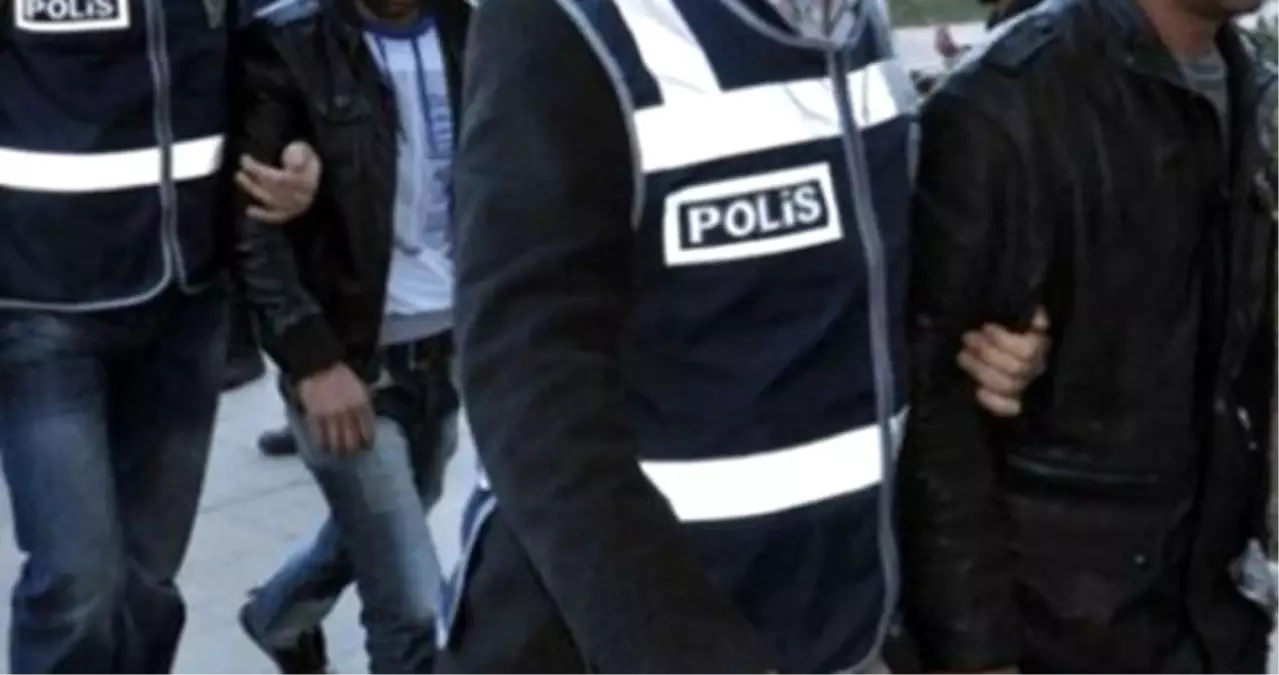 Polise 'Zümrüt' ve 'Yakut' Satmaya Çalışan 2 Kişi Yakalandı