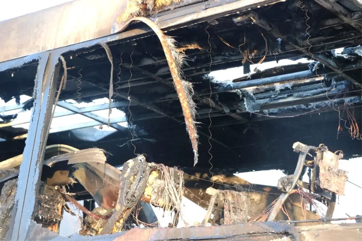 Sakarya'da Yolcu Otobüsü Alev Alev Yandı