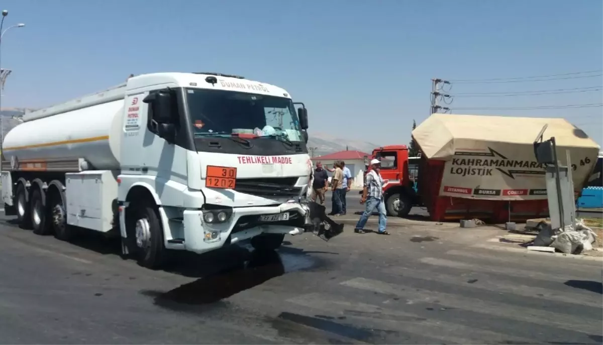 Tankerle Kamyonet Çarpıştı: 2 Yaralı