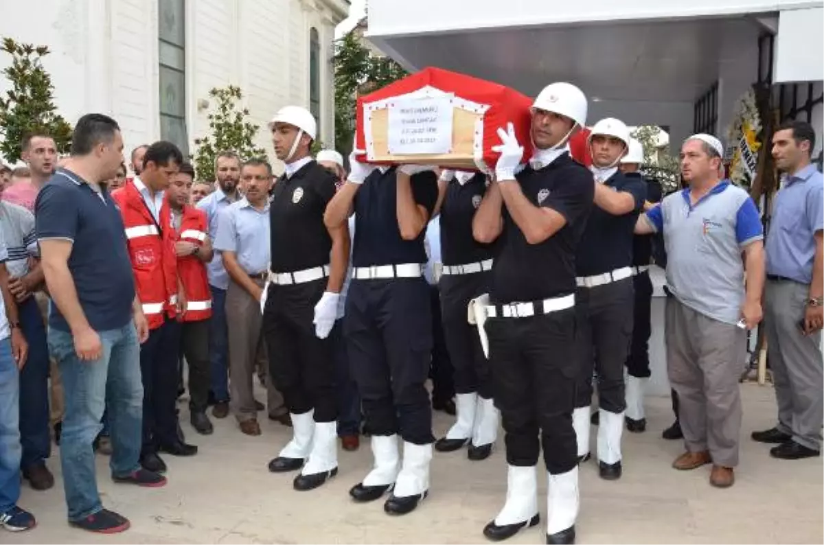 Trafik Kazasında Ölen Polis Toprağa Verildi