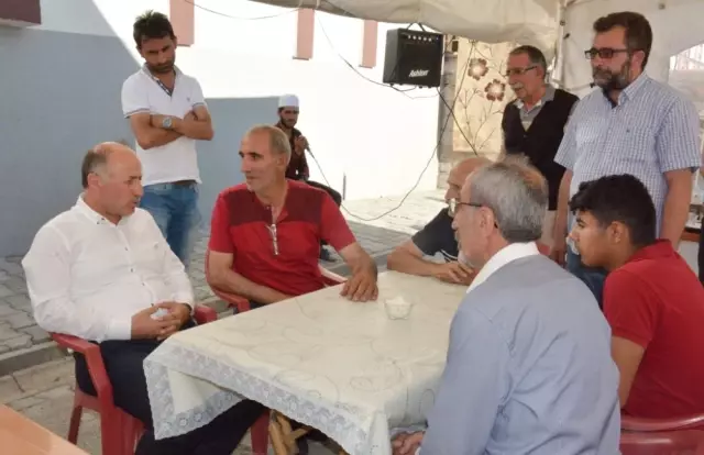 Vali Azizoğlu'ndan Demir Ailesine Taziye Ziyareti Vali Azizoğlu'ndan Demir Ailesine Taziye Ziyareti