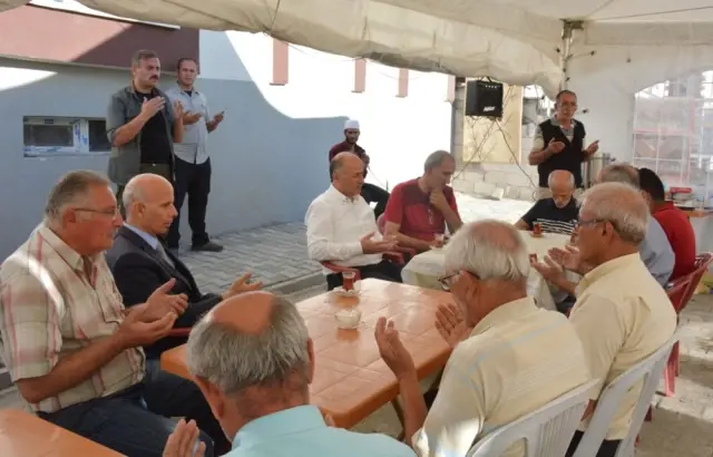 Vali Azizoğlu'ndan Demir Ailesine Taziye Ziyareti Vali Azizoğlu'ndan Demir Ailesine Taziye Ziyareti