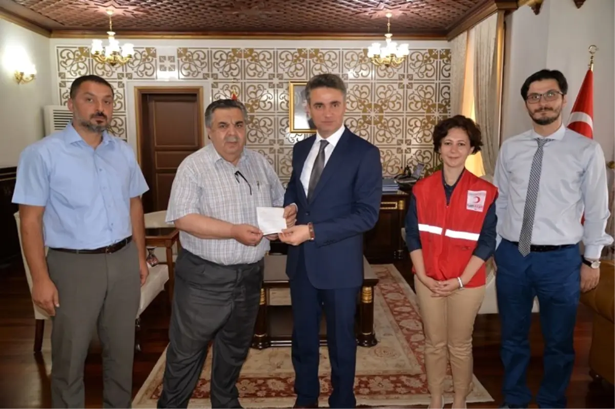 Vali Baruş, Kurban Bağışında Bulundu