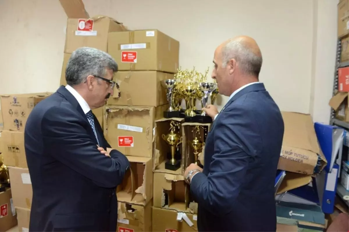 Vali Bilmez, Gençlik Hizmetleri ve Spor İl Müdürlüğü'nü Ziyaret Etti