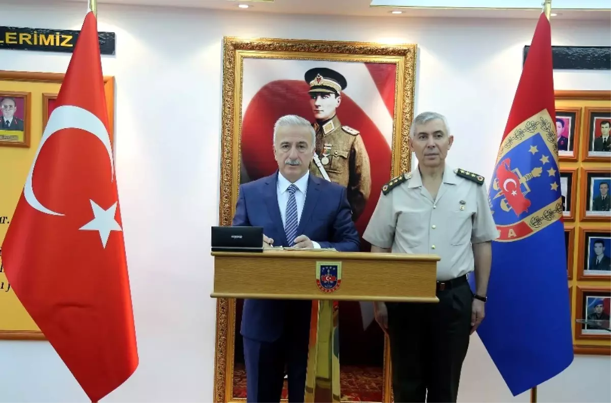 Vali Kamçı'dan İl Jandarma Komutanlığına Ziyaret