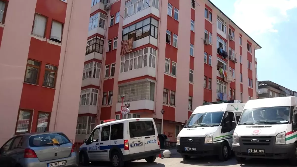 Yalnız Yaşadığı Evinde Ölü Olarak Bulundu
