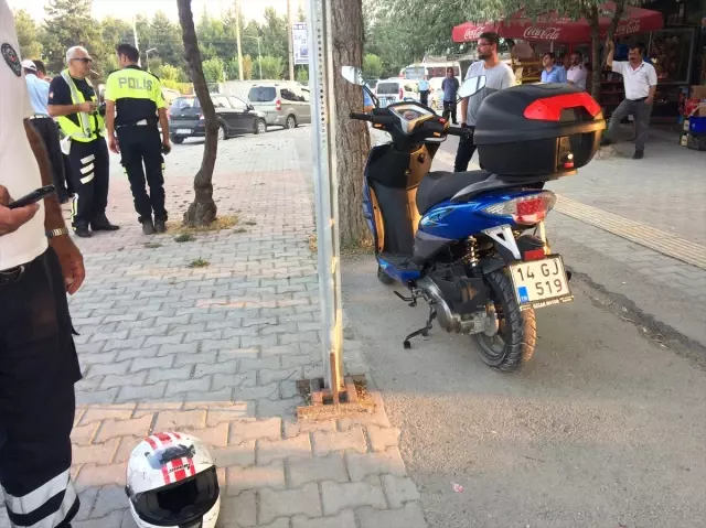 Bolu'da Trafik Kazası: 2 Yaralı Bolu'da Trafik Kazası: 2 Yaralı