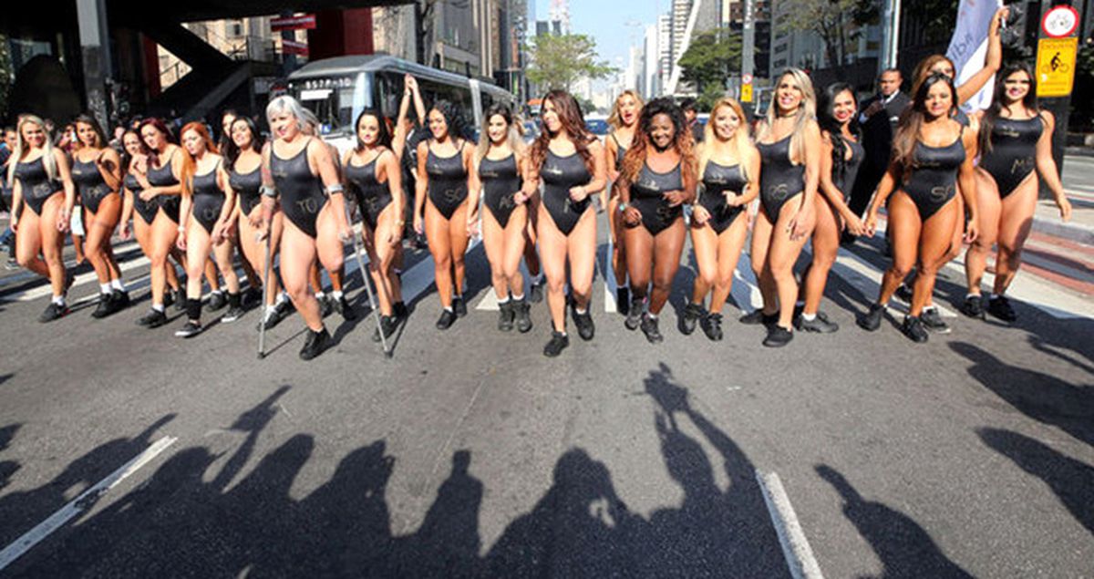 Brezilya'da 'Miss BumBum' Yarışmasının Finali İçin Kadınlar Sokaklara Döküldü