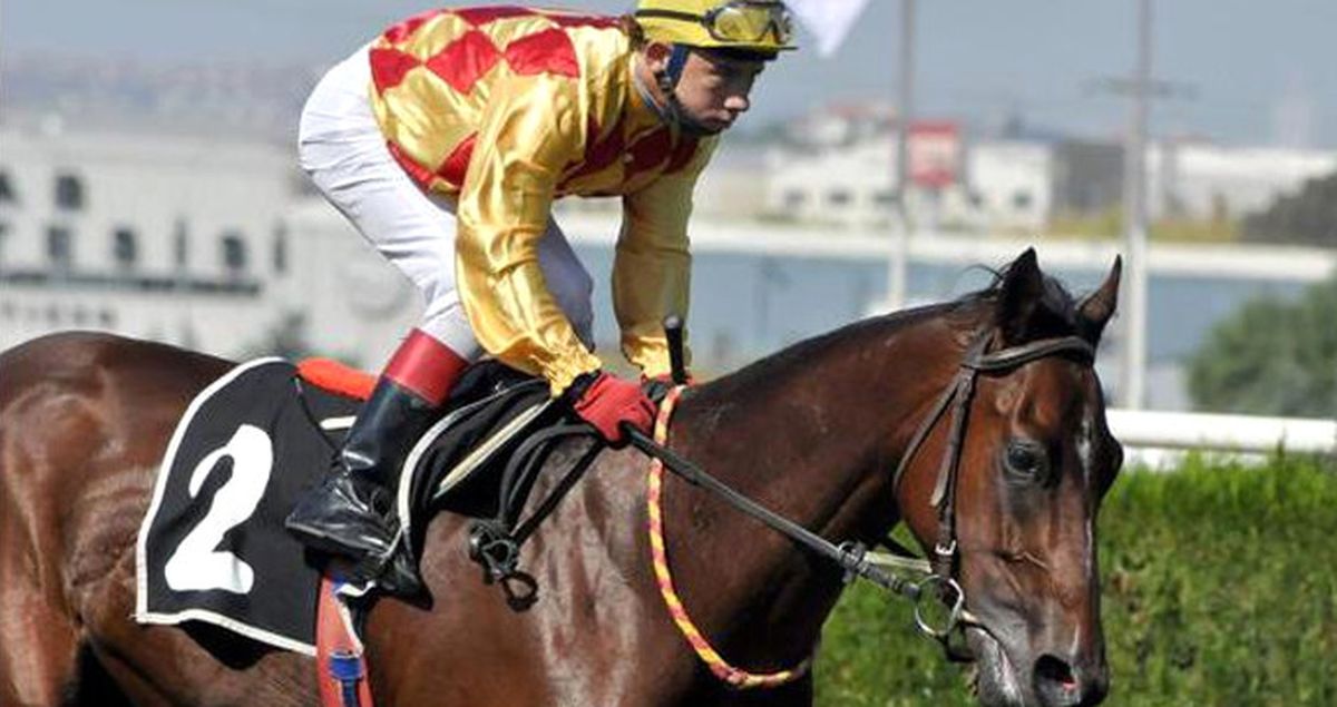 Bursa'da Denize Giren Ünlü Jokey Ediz Arslan, Dalgalar Arasında Kayboldu