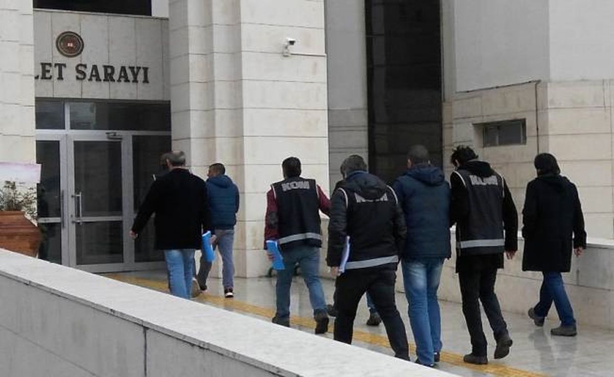 İstanbul'daki Fetö Operasyonunda Eski Belediye Başkan Yardımcısı ile Birlikte 6 Kişi Gözaltında