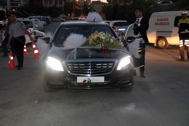 Kahraman Polis Fethi Sekin'in Kardeşine Makam Aracı Jesti