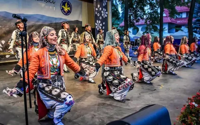 Nilüfer Halk Dansları Topluluğu'na Polonya'dan Ödül