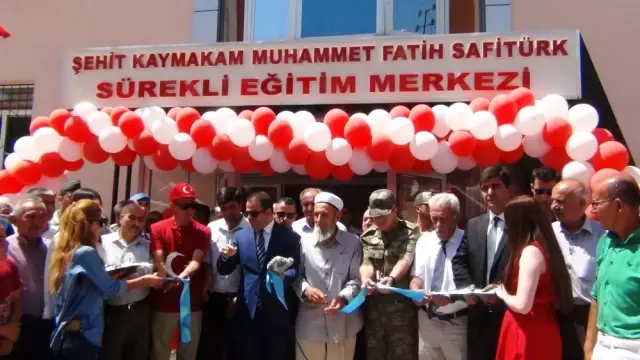 Şehit Kaymakam Safitürk'ün İsmi Erciş'te Yaşatılıyor