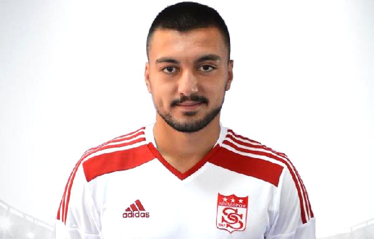 Servis Otobüsünün Kapısı Çarpan Futbolcu Yaralandı