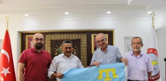 Başkan Tutal'a Kırım Bayrağı Hediye Edildi