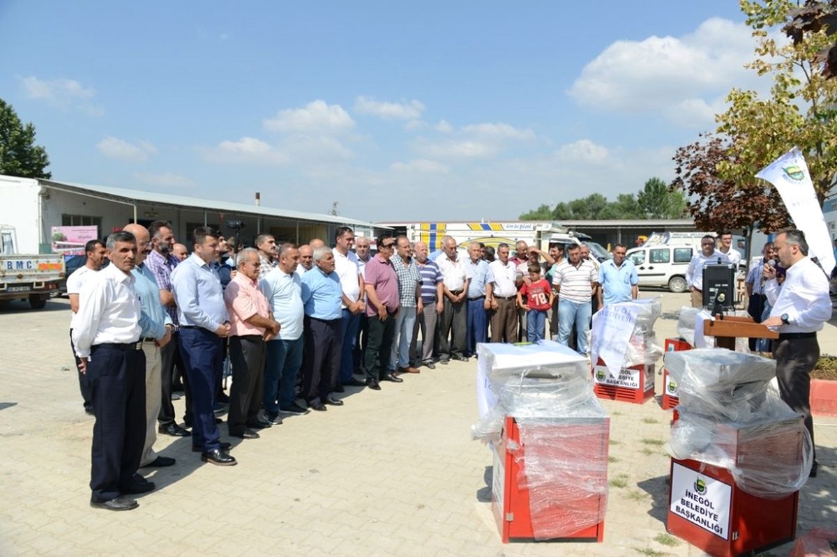 İnegöl'de Salça Çekme Makinesi Olmayan Köy Kalmadı