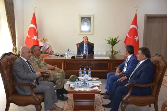 Vali Azizoğlu Oltu, Şenkaya ve Olur İlçesinden Muhtarlar ile Bir Araya Geldi Vali Azizoğlu Oltu, Şenkaya ve Olur İlçesinden Muhtarlar ile Bir Araya Geldi