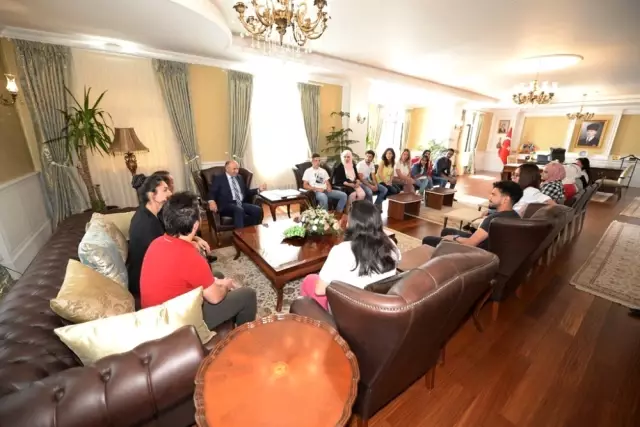 Vali Azizoğlu Yabancı Öğrencileri Konuk Etti Vali Azizoğlu Yabancı Öğrencileri Konuk Etti