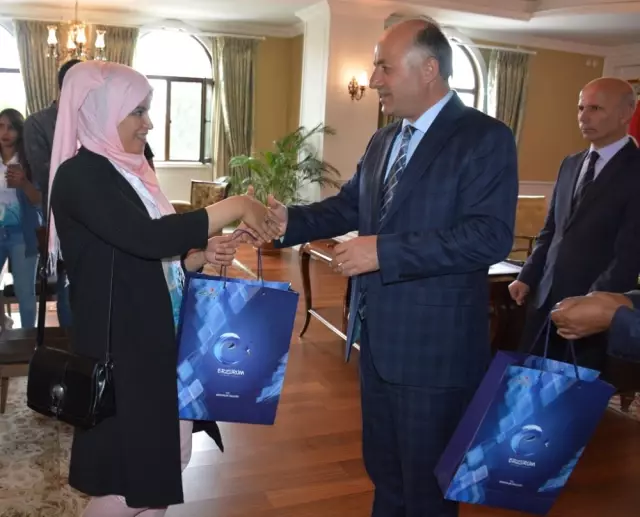 Vali Azizoğlu Yabancı Öğrencileri Konuk Etti Vali Azizoğlu Yabancı Öğrencileri Konuk Etti