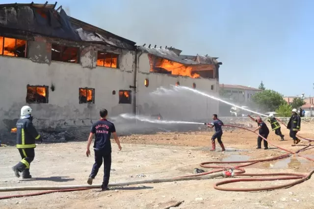 Ambalaj Fabrikası Alev Alev Yandı