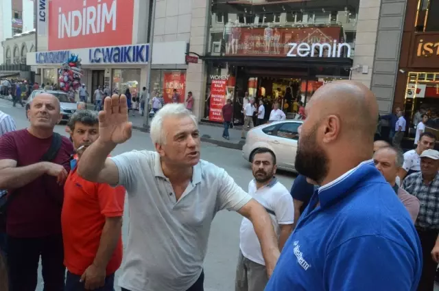 Binadan Düşen Taş Parçaları Korkuttu