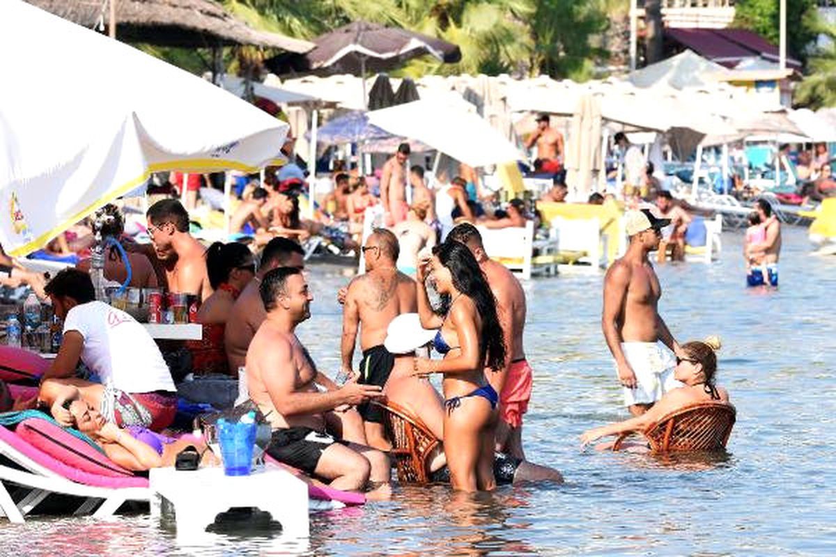 Bodrum'da Adım Atacak Yer Kalmadı