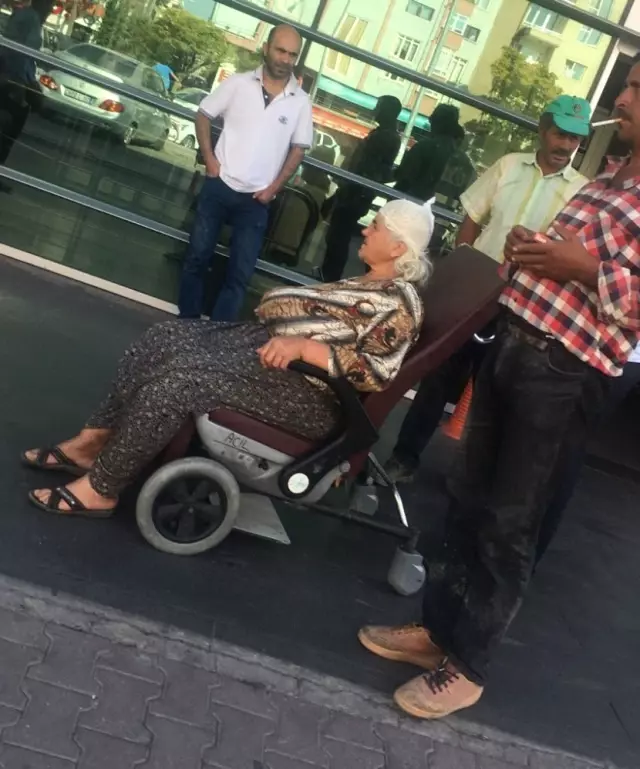 Boğanın Tekmelediği Kadın Başından Yaralandı