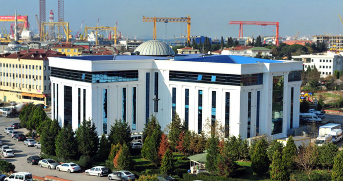 FETÖ'cülerin Avukatları Haciz İçin Tuzla Belediyesi'nin Kapısına Dayandı