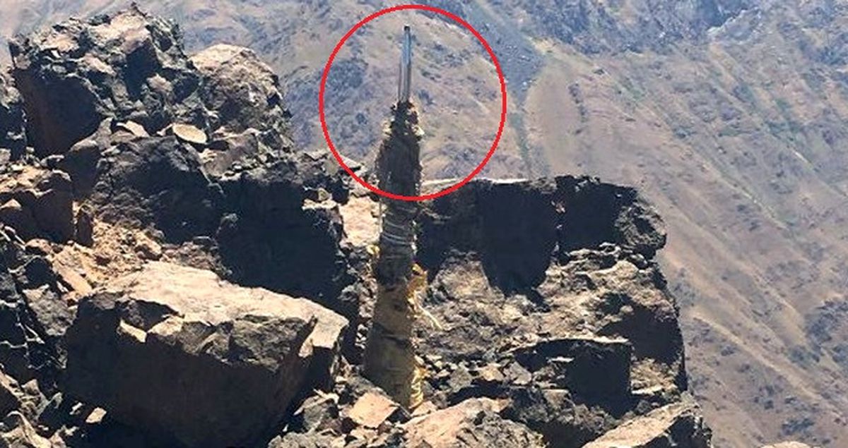 Hakkari'de 3 Teröristin Öldürüldüğü Mağaranın Üzerine Sabitlenmiş Paratoner Bulundu