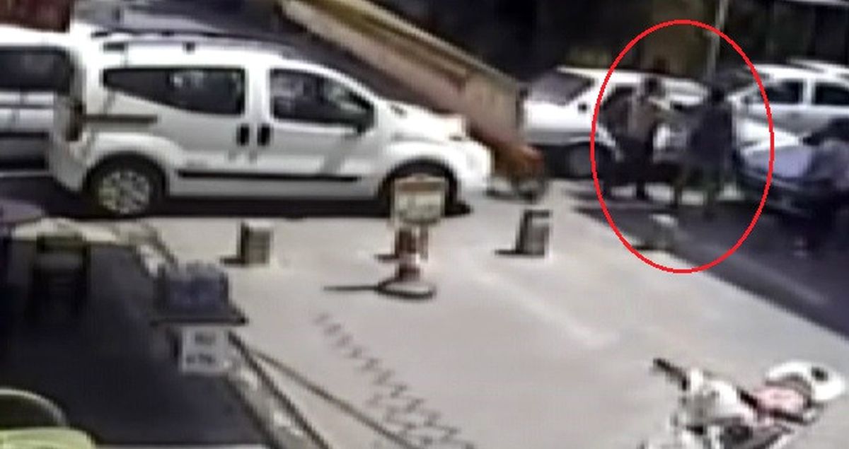İki Kadının Trafik Tartışması Tekme Tokat Kavgaya Dönüştü! O Anlar Kamerada