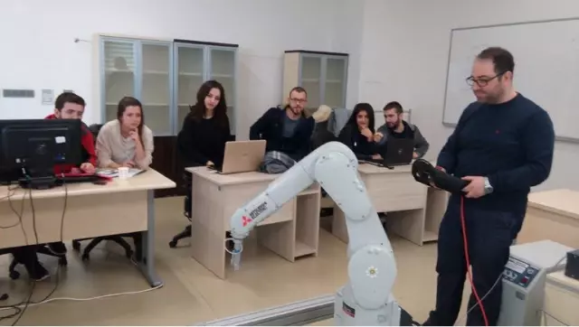 İnsan Koluyla Senkron Çalışan Robot