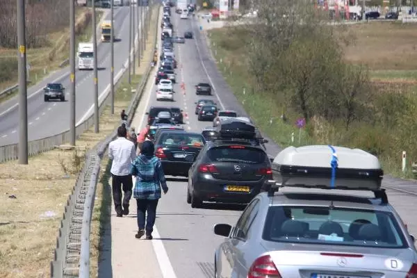 Kapıkule'de Gurbetçilerin 5 Kilometre Dönüş Kuyruğu(2)