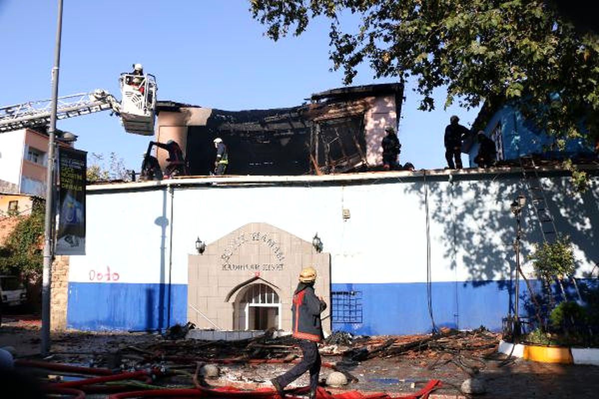 Kasımpaşa'da Tarihi Büyük Hamam Yandı